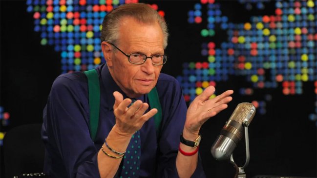Larry King, histórico entrevistador de 87 años, está hospitalizado tras contagio de COVID-19