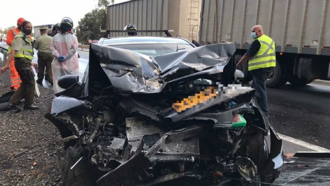 Chillán: Conductor de taxi colectivo falleció tras chocar con un camión en la Ruta 5 Sur