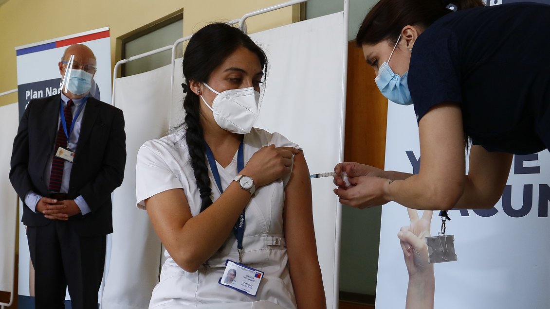 Seiscientas vacunas contra el Covid-19 arribaron a Valparaíso este martes