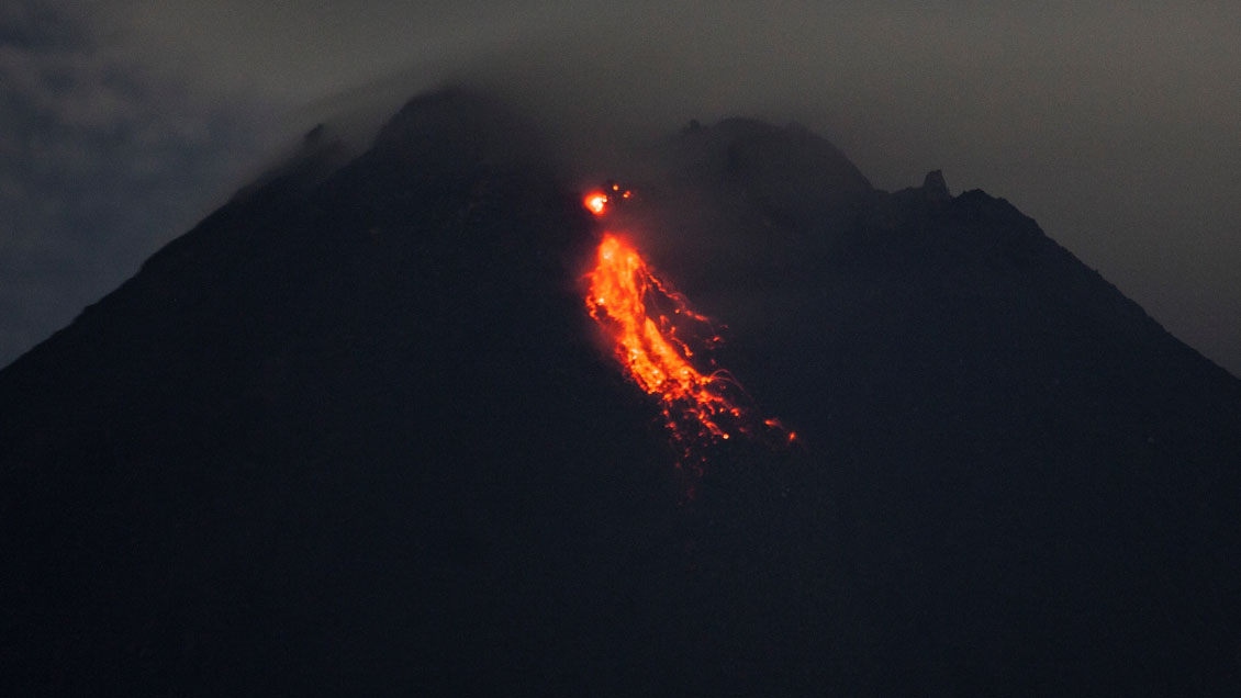 El volcán indonesio Merapi expulsó ríos de lava incandescente