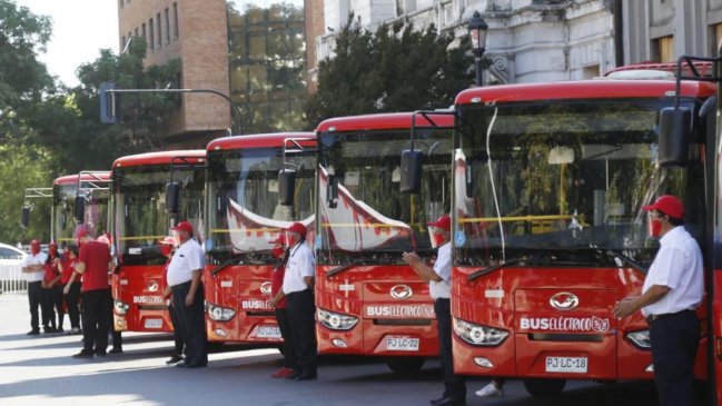 Talca puso en marcha buses eléctricos gratuitos para adultos mayores