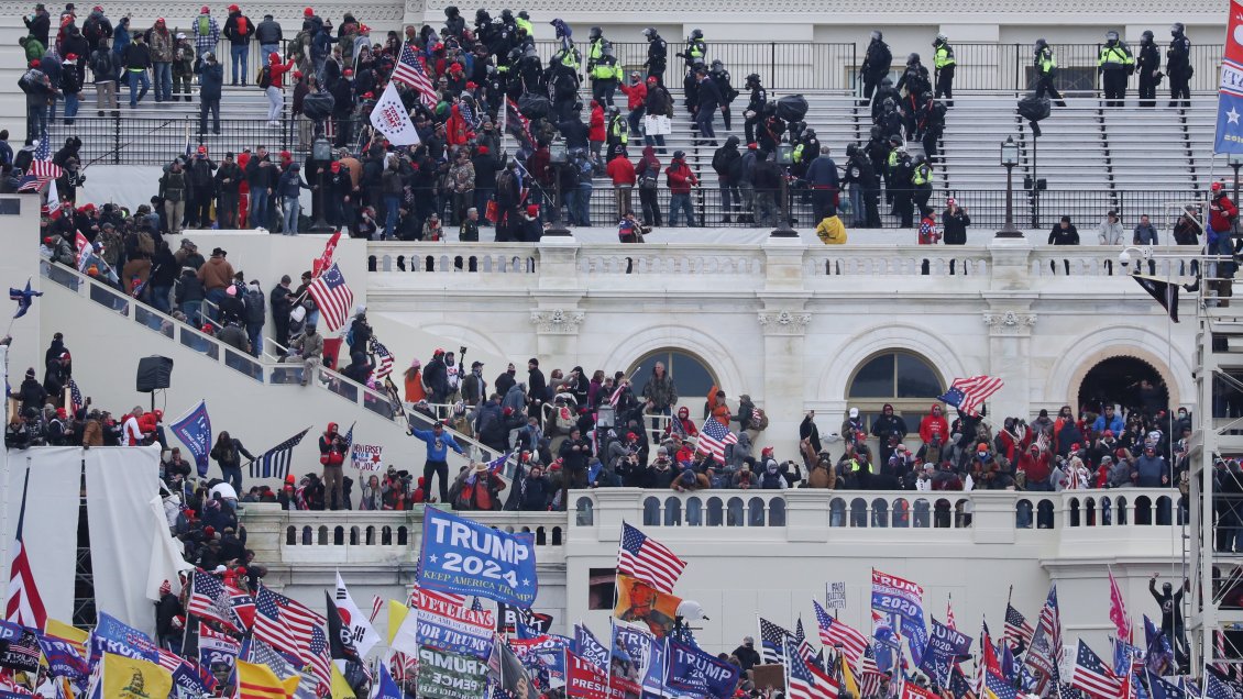 Policía: Cuatro personas murieron durante el asalto al Capitolio de EEUU