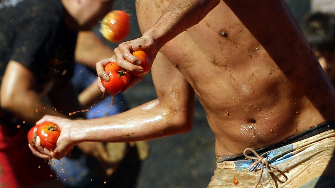 Una vulgar conspiración de tomates enreda a la UDI en el Biobío
