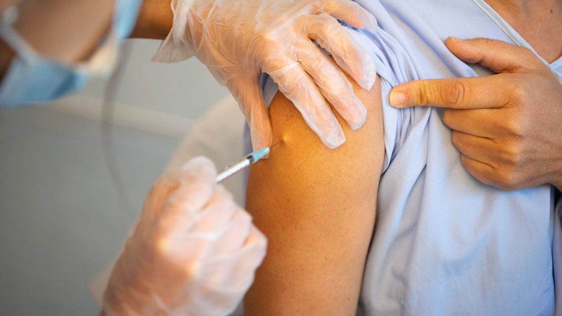 OMS: Las vacunaciones tardarán medio año en reducir los casos diarios