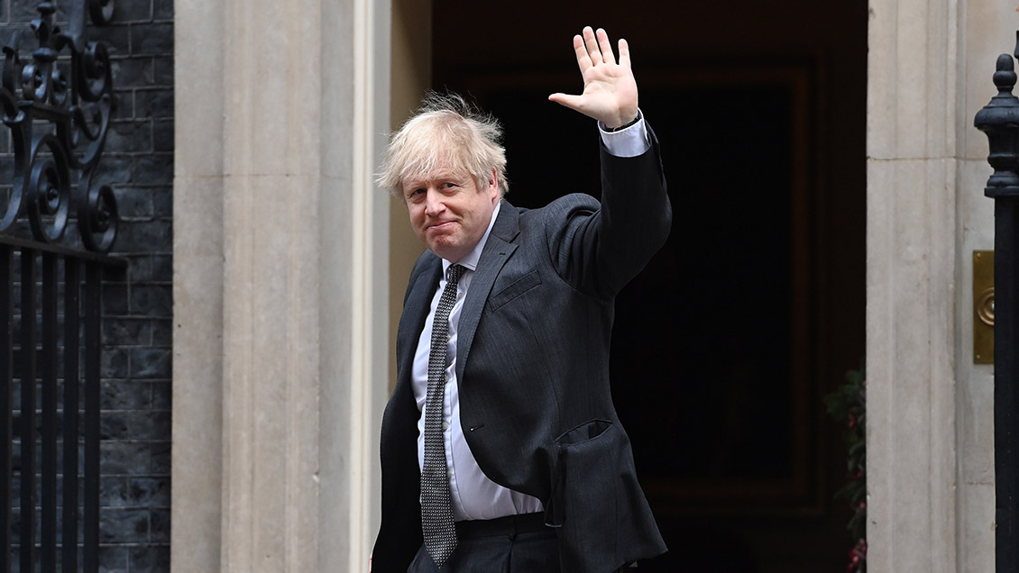 Johnson, centro de las críticas por salir en bicicleta lejos de casa