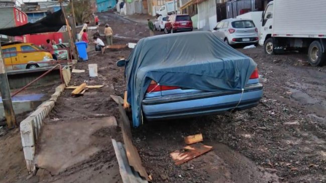 Calles anegadas, casas dañadas y 1.800 clientes sin agua deja rotura de matriz en Antofagasta