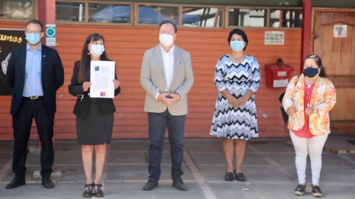 Mineduc prometió 2.400 millones de pesos para mejorar 