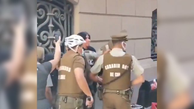 Cuatro detenidos tras ataque a manifestantes en convocatoria por los detenidos del estallido social