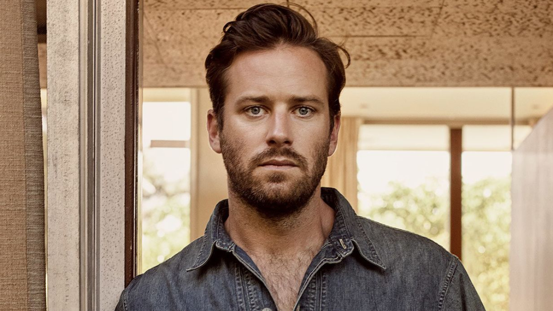 Armie Hammer se retira de su próxima película y niega acusaciones de canibalismo en su contra