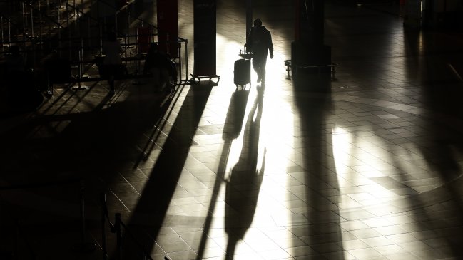 Reino Unido prohíbe los vuelos desde Chile