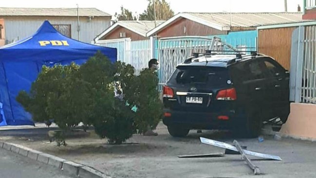Hombre murió baleado cuando conducía su auto en Calama