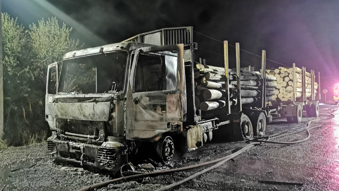 Camión resultó quemado en ataque incendiario en Padre Las Casas