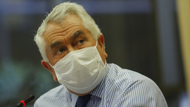 Ministro confirma rebrote y no descarta que la Región Metropolitana vuelva a cuarentena