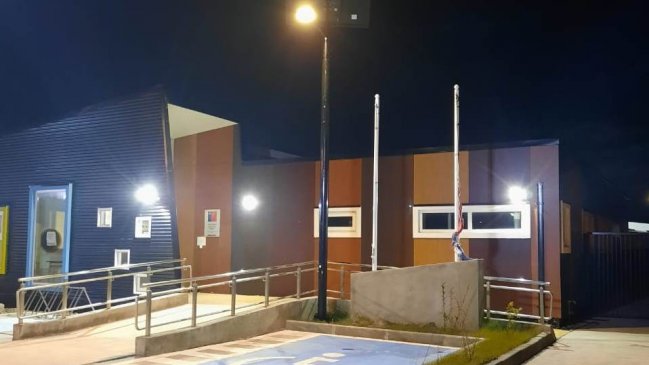 Magallanes: Junji optimiza iluminación de establecimientos con postes solares de última generación