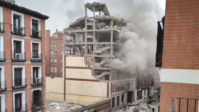 Fuerte explosión derrumbó parte de un edificio en Madrid: Al menos tres fallecidos