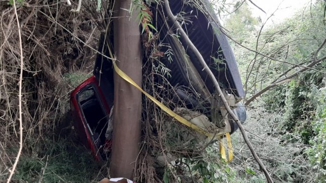 Adulto mayor fue rescatado tres días después de volcar su camioneta en Licantén