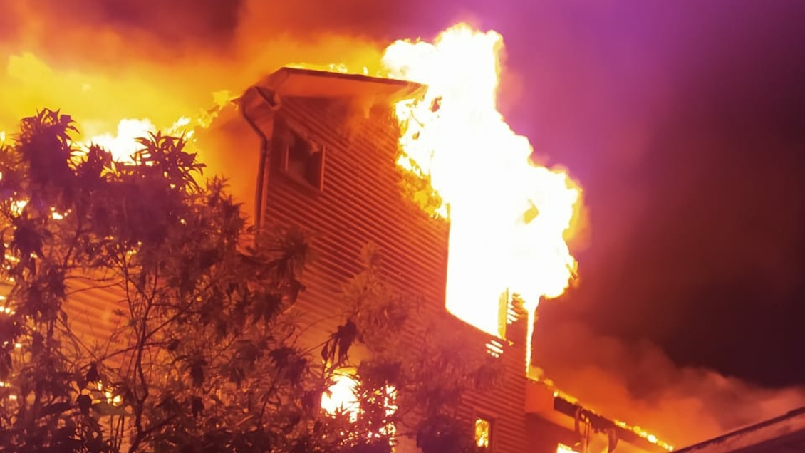 Ataque incendiario consumió completamente dos viviendas en Tirúa