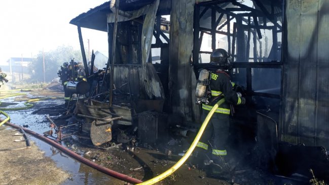 Fuego consumió vivienda en el sector de Villa Generosa en Punta Arenas