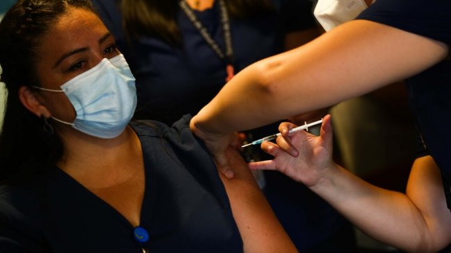 ISP podría aprobar este miércoles la vacuna de Oxford-AstraZeneca