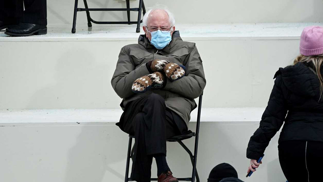 Bernie Sanders lanza polera de su meme para juntar dinero y apoyar servicio comunitario