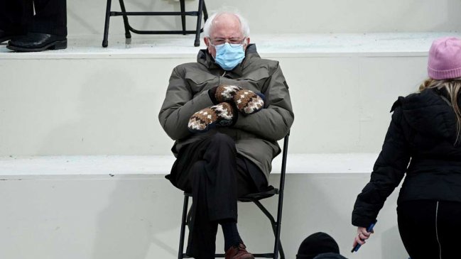 Bernie Sanders lanza polera de su meme para juntar dinero y apoyar servicio comunitario