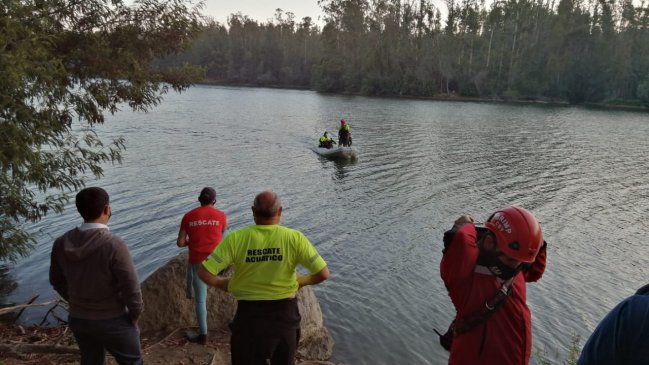 Equipos de emergencia buscan a joven desaparecido en el Tranque La Luz de Valparaíso