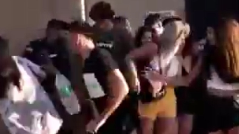 Video de fiesta clandestina destapó presunta infidelidad: Vio a su polola con otro