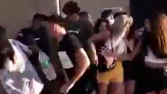 Video de fiesta clandestina destapó presunta infidelidad: Vio a su polola con otro