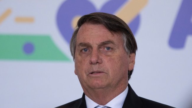 Bolsonaro respalda que el sector privado compre vacunas para Brasil
