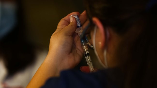 Minsal anuncia que inoculará a mayores de 60 años con la vacuna Sinovac