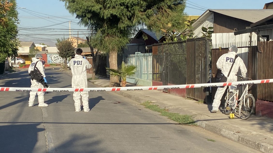 Ladrón de bicicletas se clavó el fierro de una reja y murió