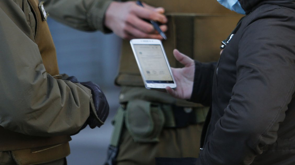 Hombre es acusado de vender 3.500 salvoconductos falsos en Concepción