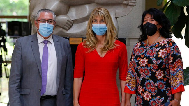 Senadores DC respaldan candidatura presidencial de Ximena Rincón