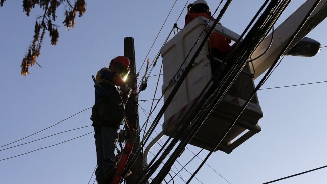 Ossandón anticipa demanda colectiva contra empresas eléctricas por prolongados cortes