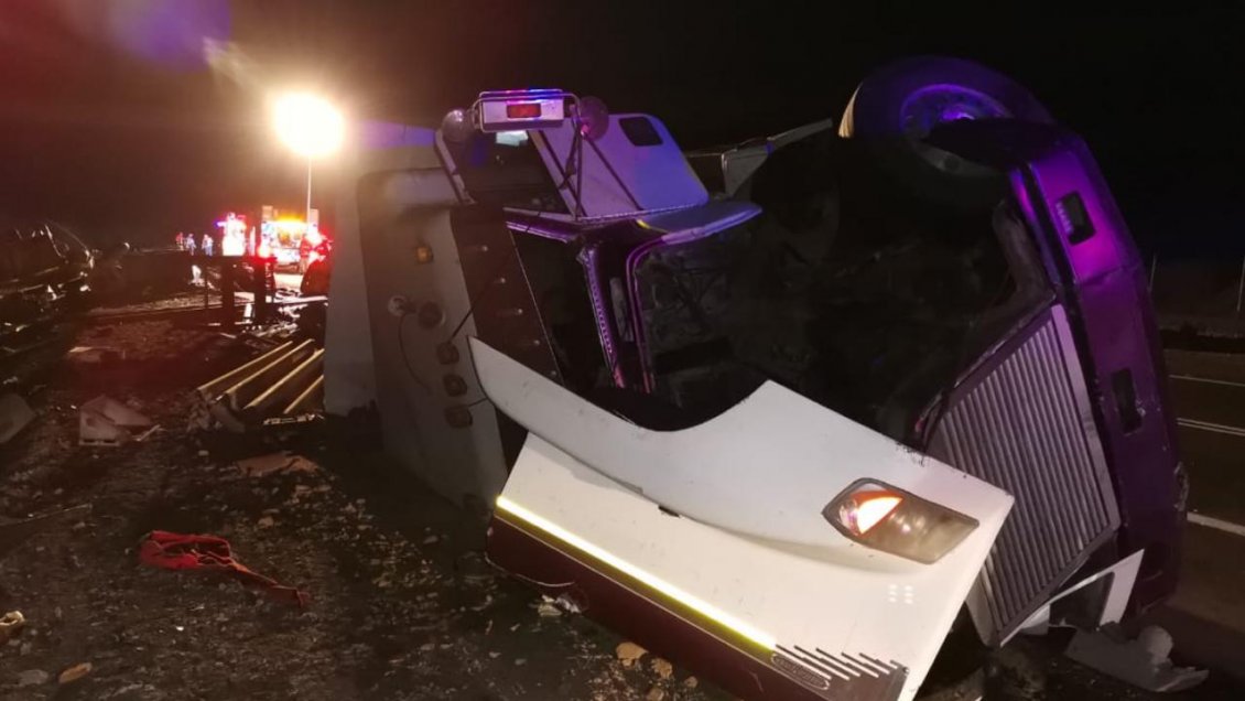 Volcamiento de camión dejó dos lesionados en Antofagasta