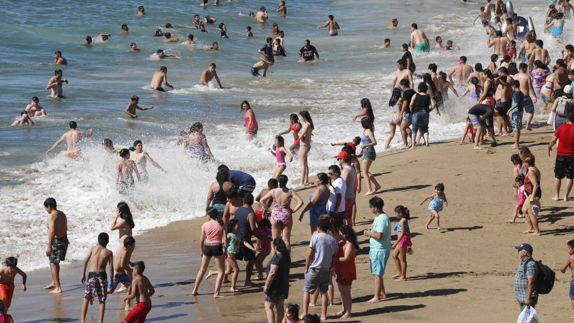 Alcalde de El Tabo presenta un recurso de protección por sobrepoblación de visitantes