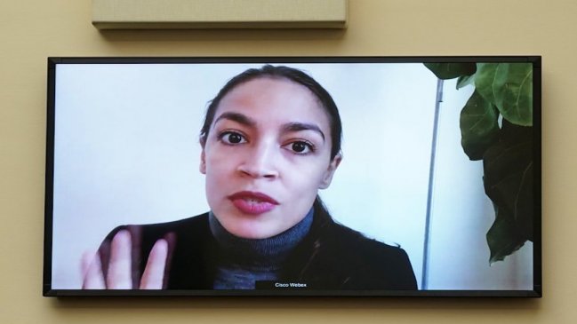 La congresista demócrata Ocasio-Cortez reveló que fue agredida sexualmente