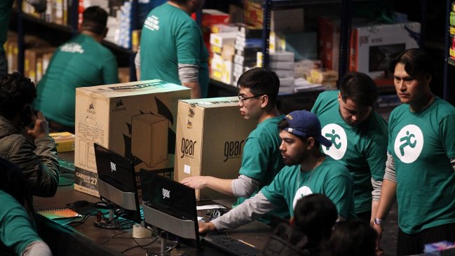 PC Factory respondió a funa por sexismo: Clienta tuvo que ir con su pololo para ser atendida