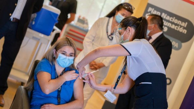 Vacunación masiva: Hospital de Chillán llegará a un 90% de funcionarios inmunizados