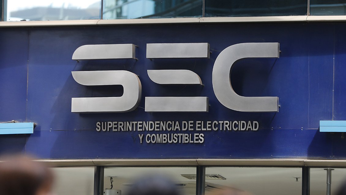 Superintendencia formuló cargos a CGE y ENEL por extensos cortes de luz del pasado fin de semana
