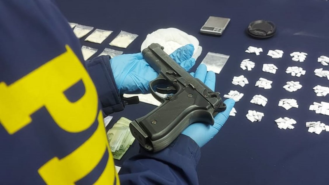 Detectives incautaron cocaína, pasta base y marihuana desde la casa de un reincidente en Chillán