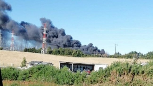 Bomberos controló incendio en bodega que contiene combustible en Ancud