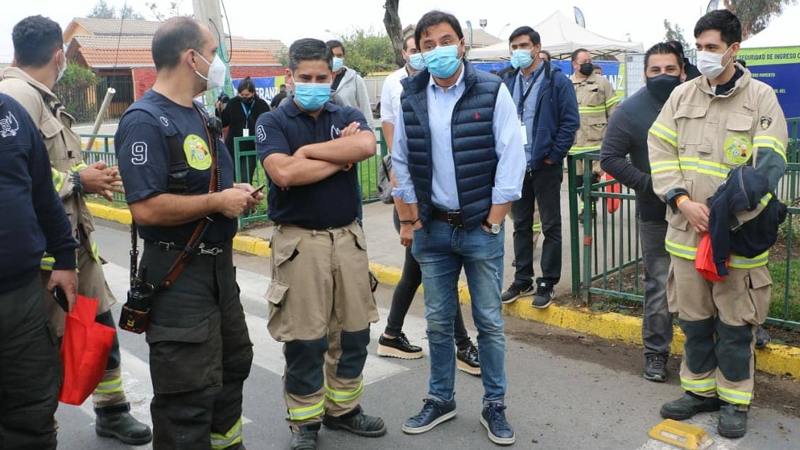 Bomberos y recolectores de basura son vacunados contra el Covid-19 en La Florida