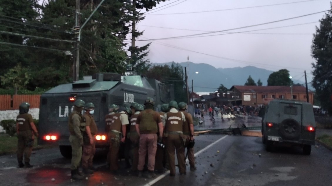 Alcalde de Panguipulli: La muerte del malabarista y los incendios son responsabilidad absoluta de Carabineros