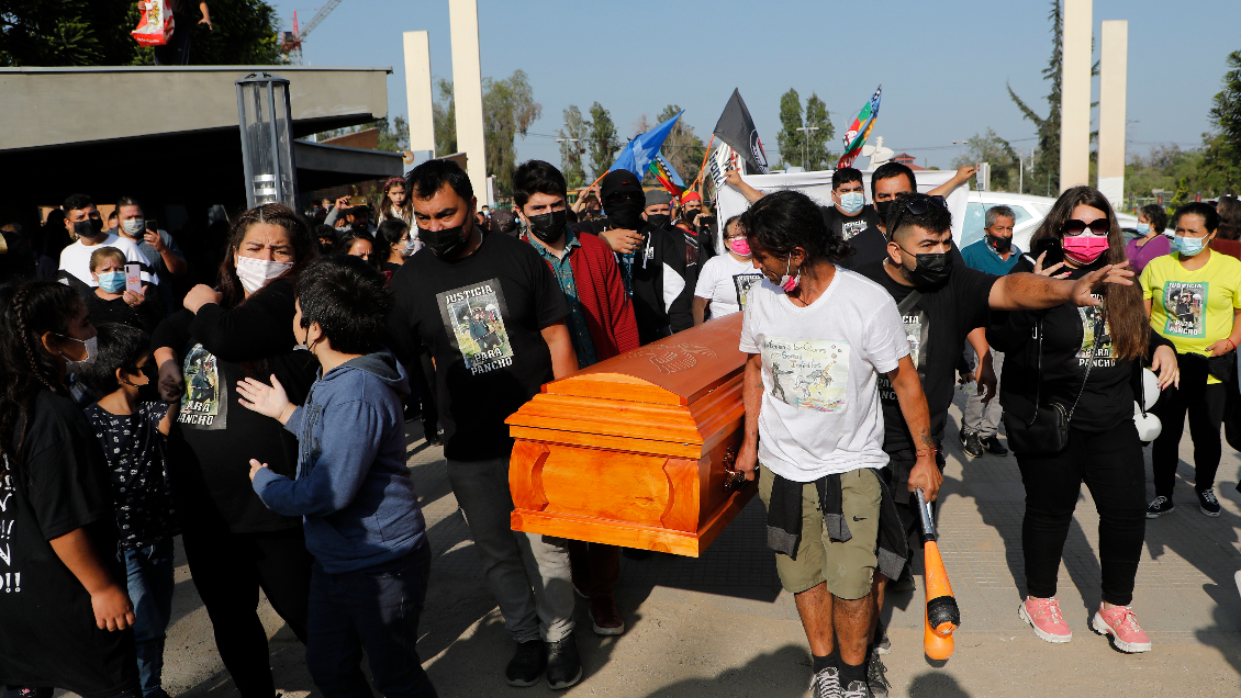 Familiares encabezaron masiva despedida a malabarista muerto por disparo de carabinero