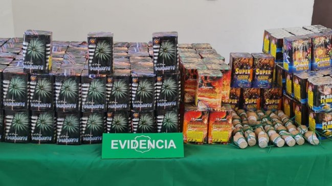 Traficante de fuegos artificiales se delató al volcar su furgón en la carretera