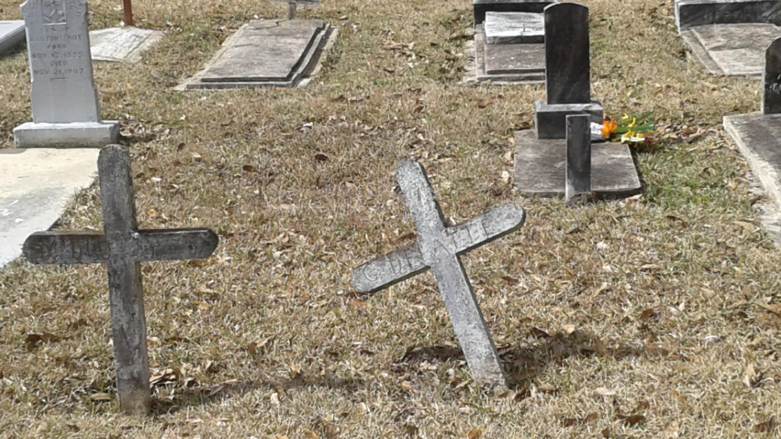 Borrachos entraron a cementerio y abrieron el ataúd de amigo fallecido por Covid-19