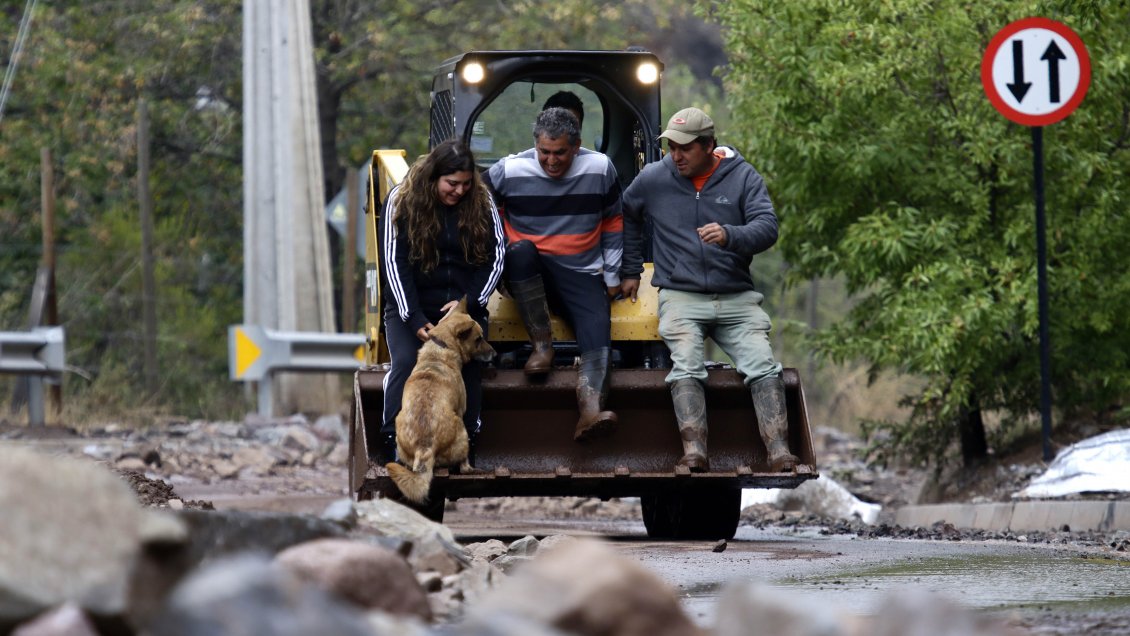 Familias del Cajón del Maipo claman por ayuda a 10 días de los aluviones