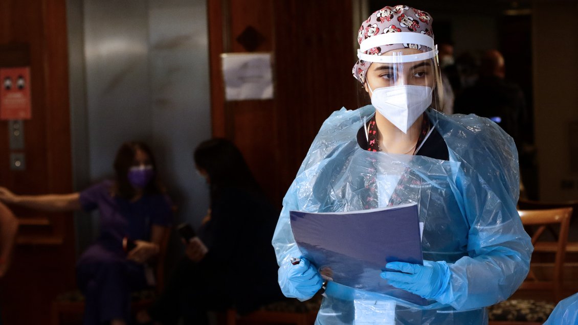 Mujer se enteró que tenía Covid-19 al aterrizar en Castro: Se activó un operativo