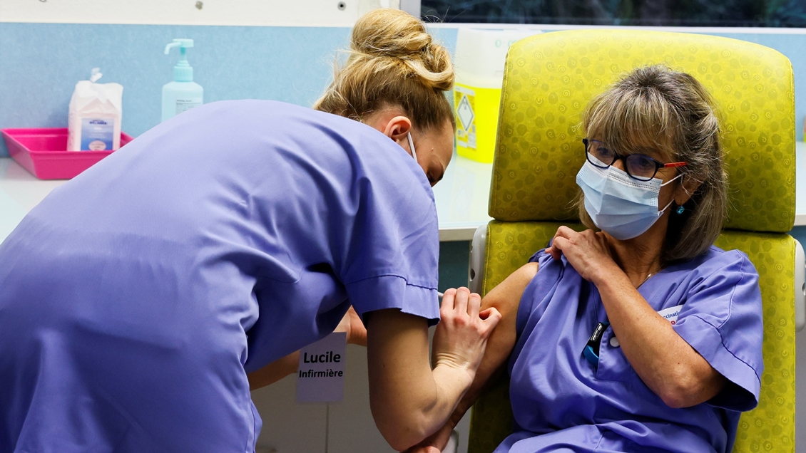 Francia recomienda que recuperados de Covid-19 reciban una sola dosis de la vacuna